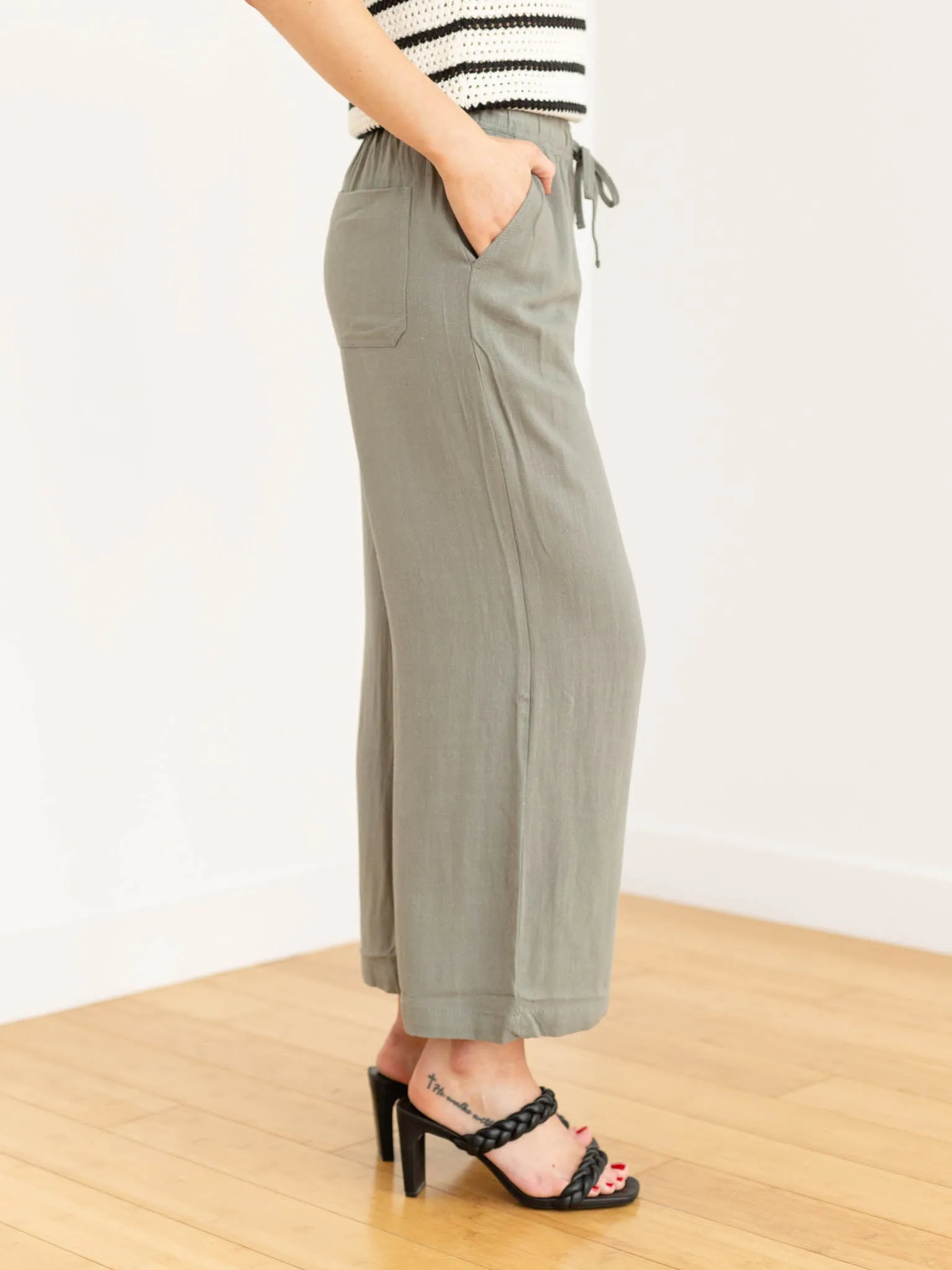 Cropped Drawstring Linen Pants