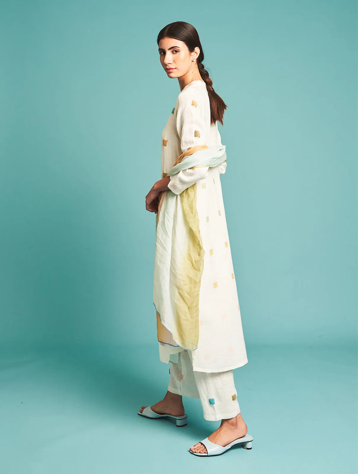 Manan   I   Iva Hand-Embroidered Kurta Set  Jamdani Collections